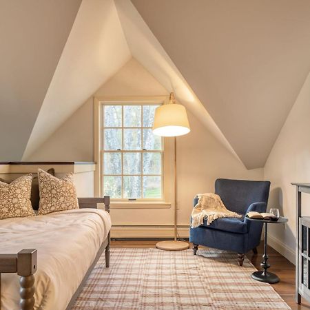 Cortland By Avantstay Charming Heritage Estate W Private Lake Pool Согертис Экстерьер фото