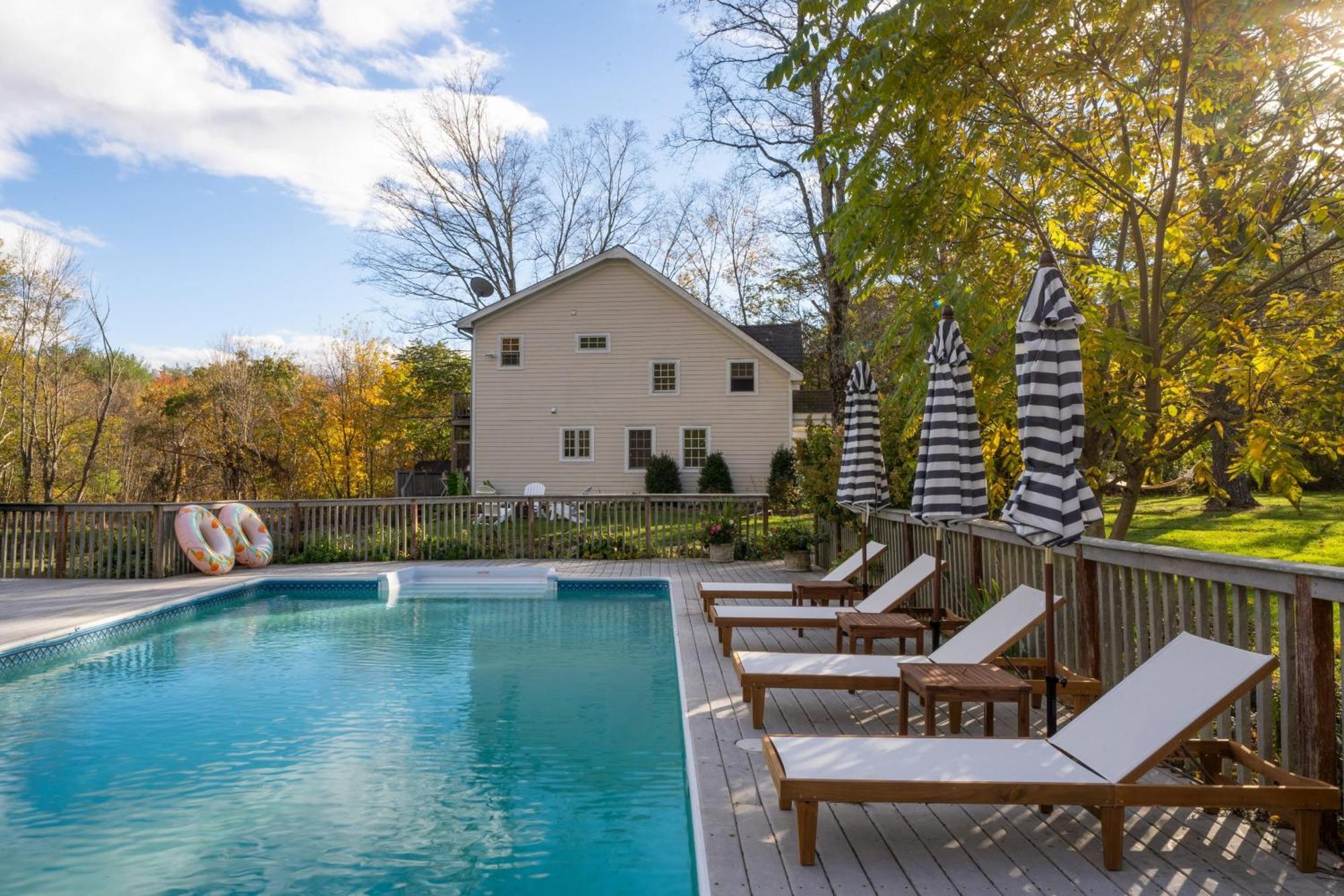 Cortland By Avantstay Charming Heritage Estate W Private Lake Pool Согертис Экстерьер фото