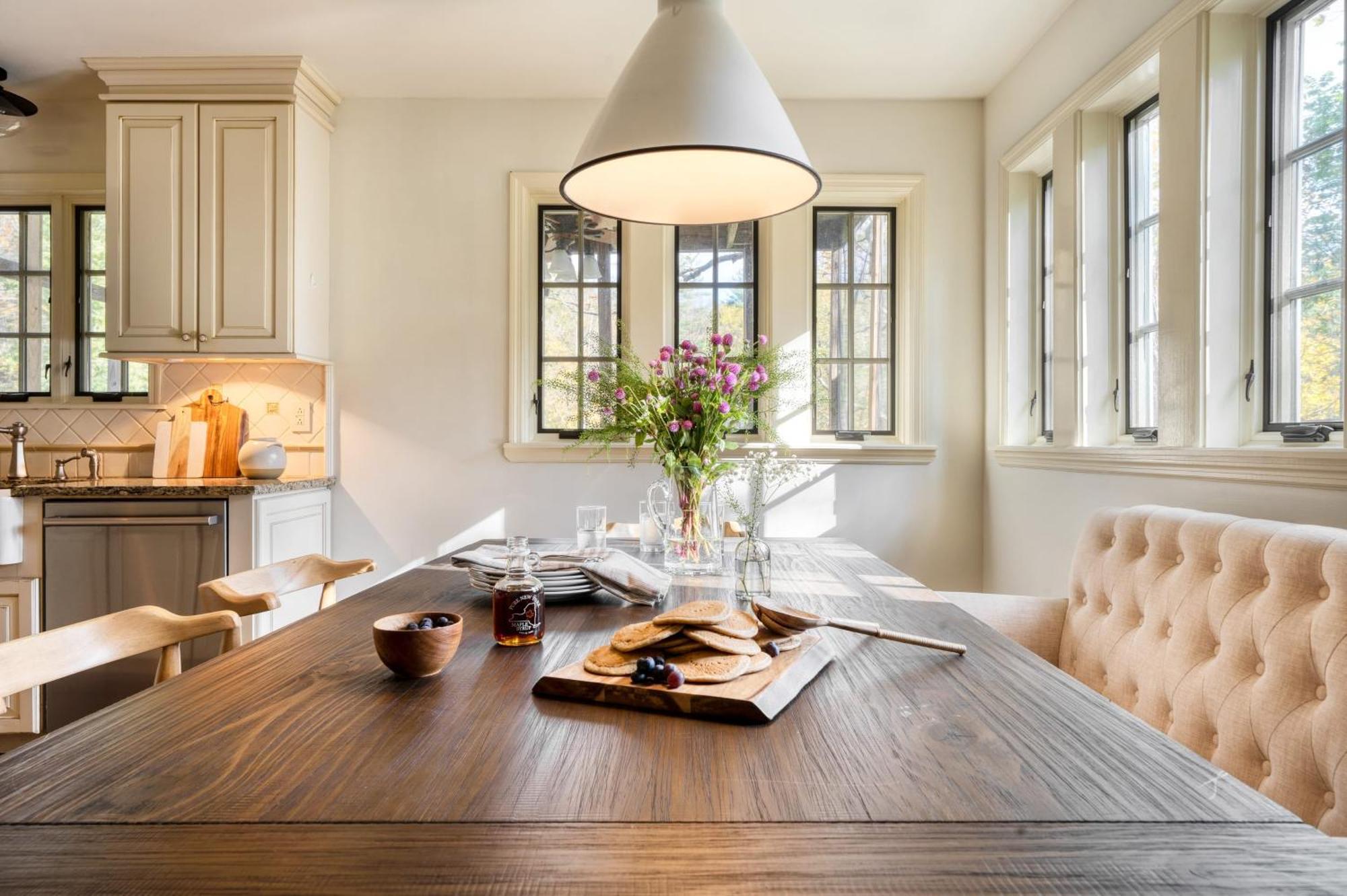 Cortland By Avantstay Charming Heritage Estate W Private Lake Pool Согертис Экстерьер фото